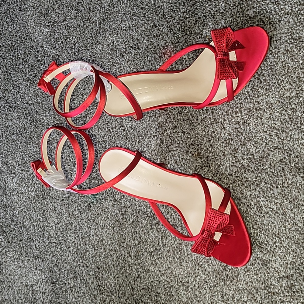 Red Heels - Picture 4 of 5